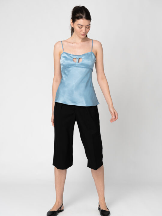 Cut-out heart top in blue